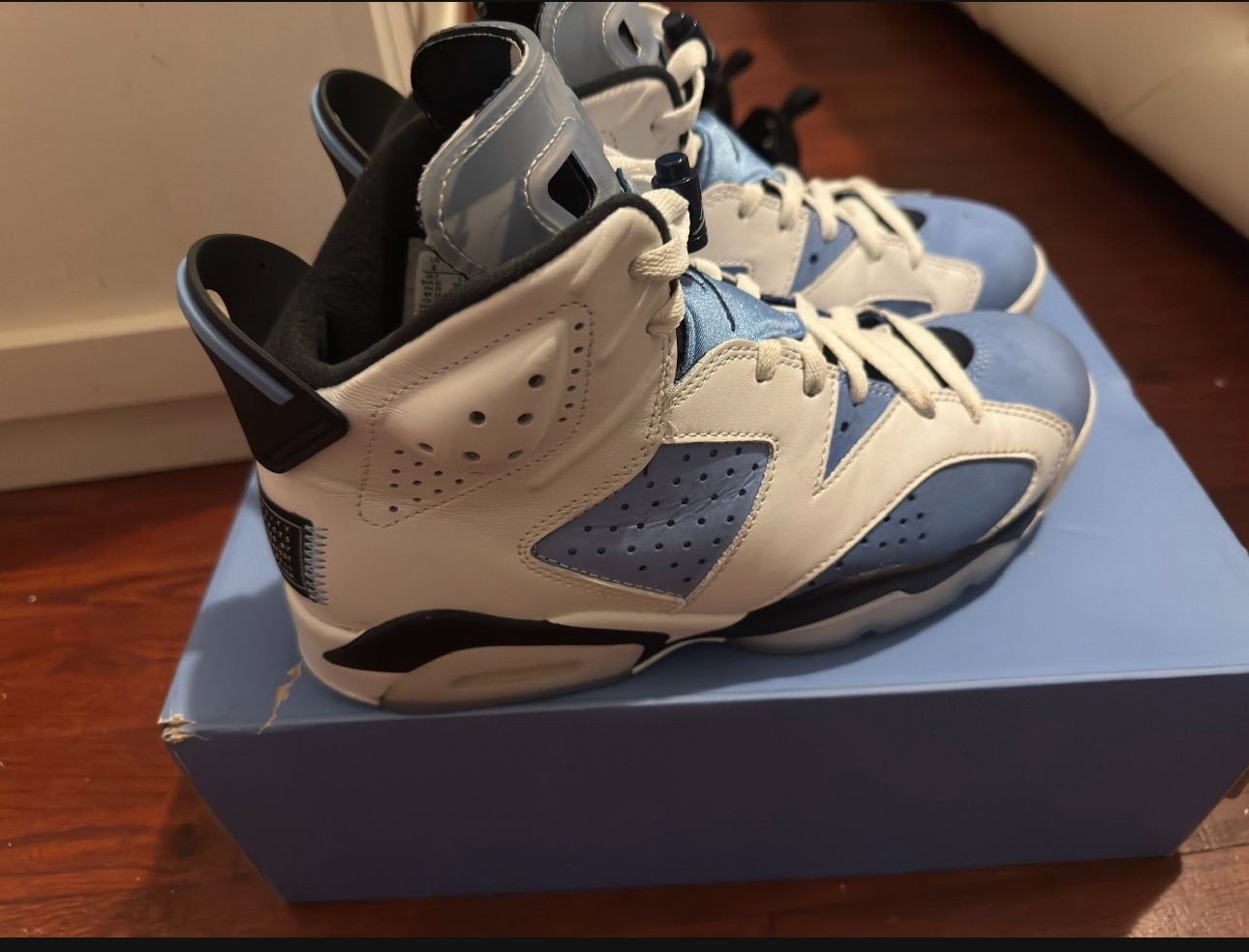 Jordan 6 University Blue