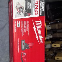 Milwaukee XC 5.0 HO Battery & Charger