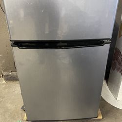 Galanz 3.1 Cu Ft Mini Fridge with Freezer