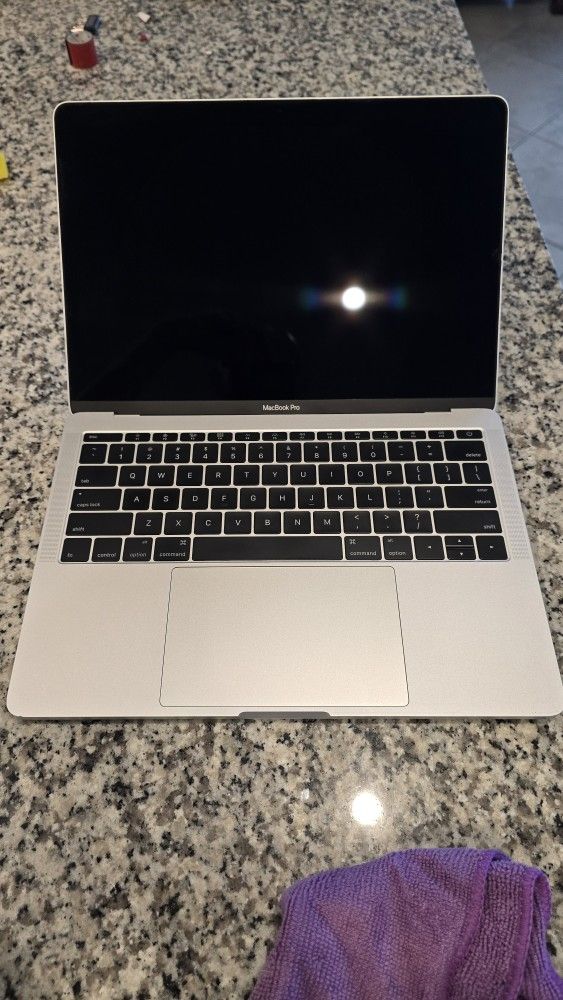 2016 - Macbook Pro - i5 - 8GB Ram - 256GB SSD - New BATTERY