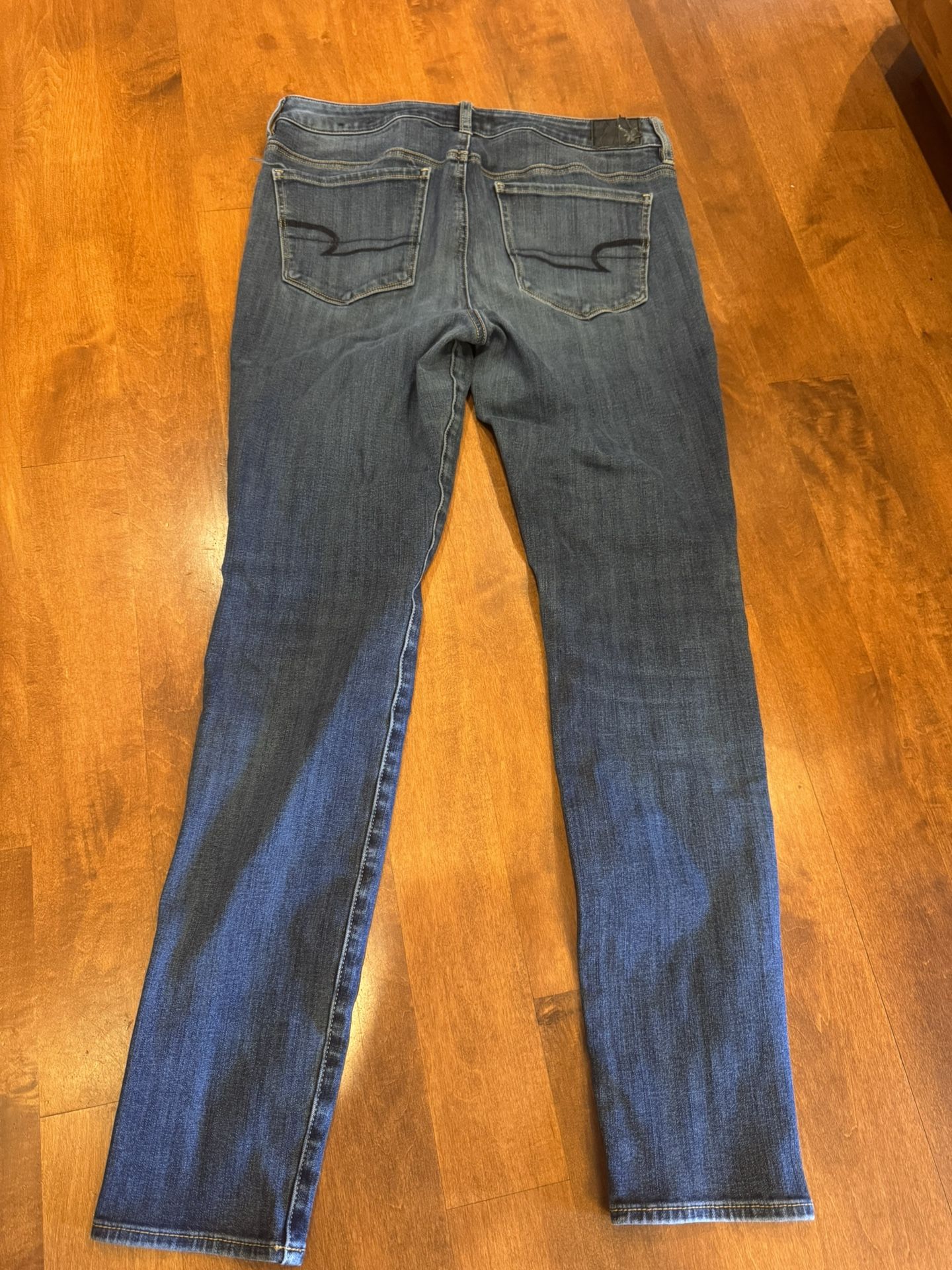 Woman’s American Eagle super stretched jeans, shipping avail