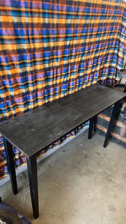 1 dollar wobbly table