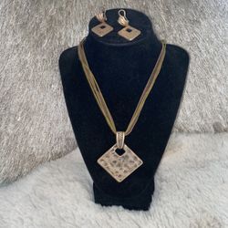 Gold Tone Necklace And Earrings Set
