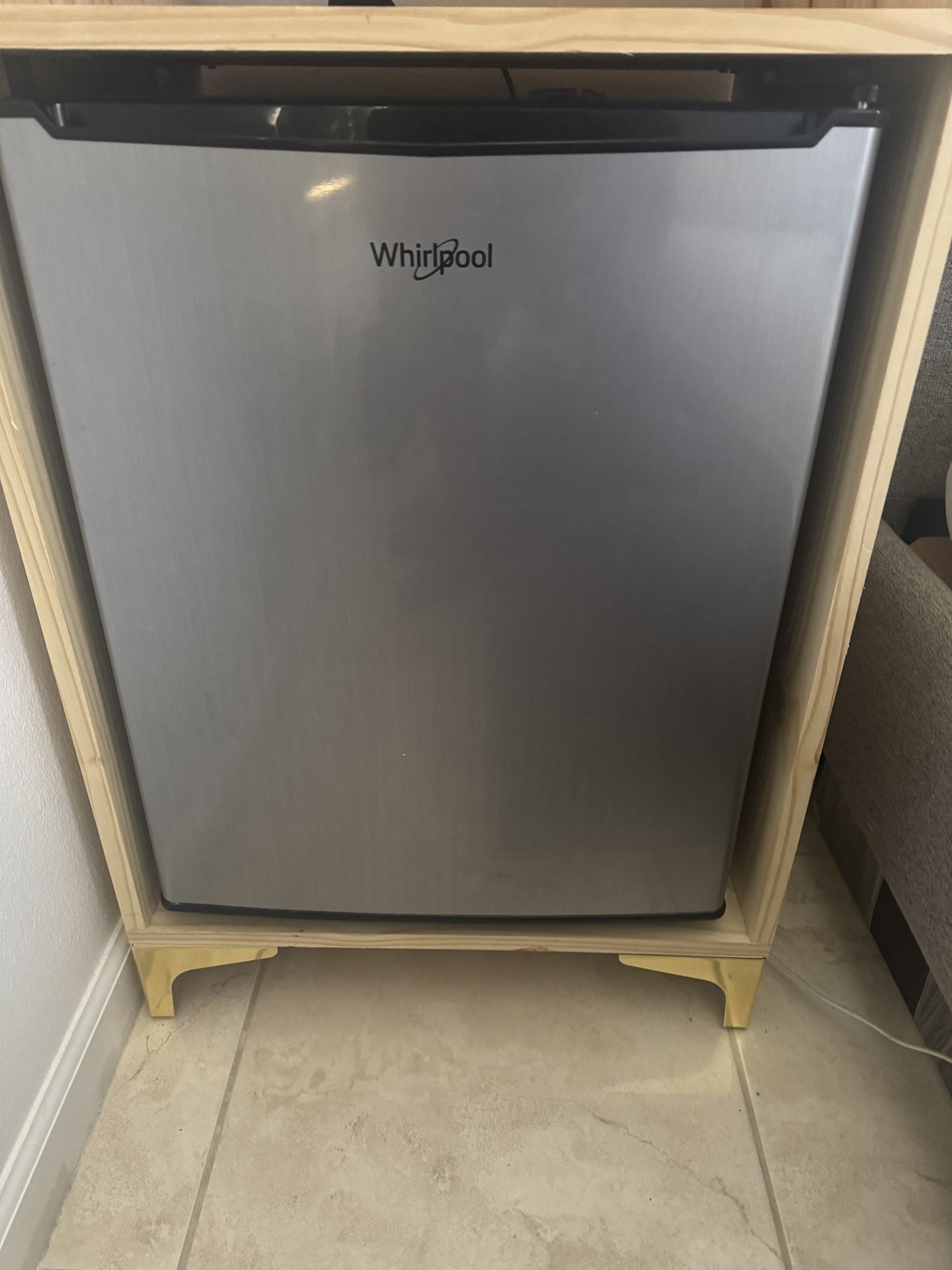Mini Fridge With Stand 