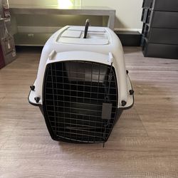 Dog crate / kennel