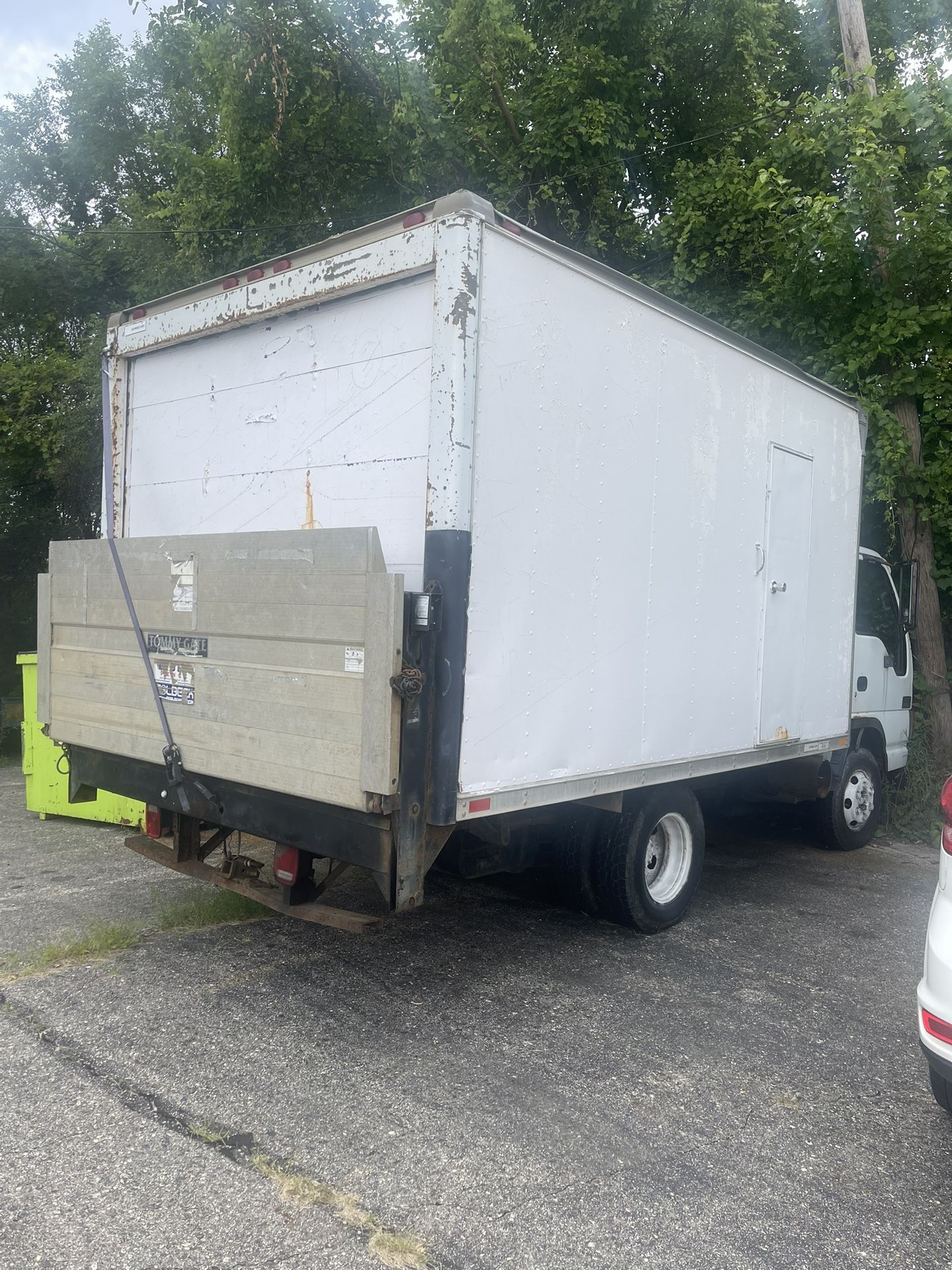 Box Truck GMC/Gas V8 Engine/Aluminum Tailgate Lift/Side Door/$3000 Possible Trade