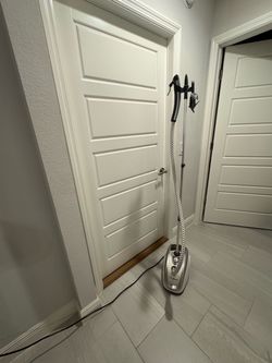 Clothes steamer