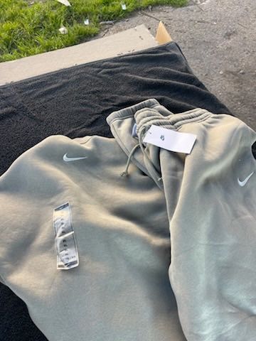 xlarge nike sweatsuit(top and bottom)