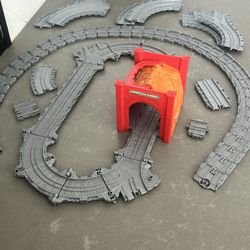 Thomas & Friends Tidmouth Tunnel Take & Play with additional track  