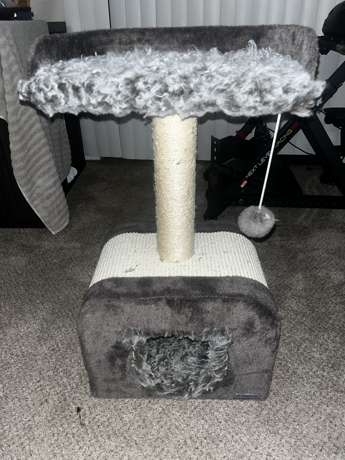 Cat scratch Post/ tree 