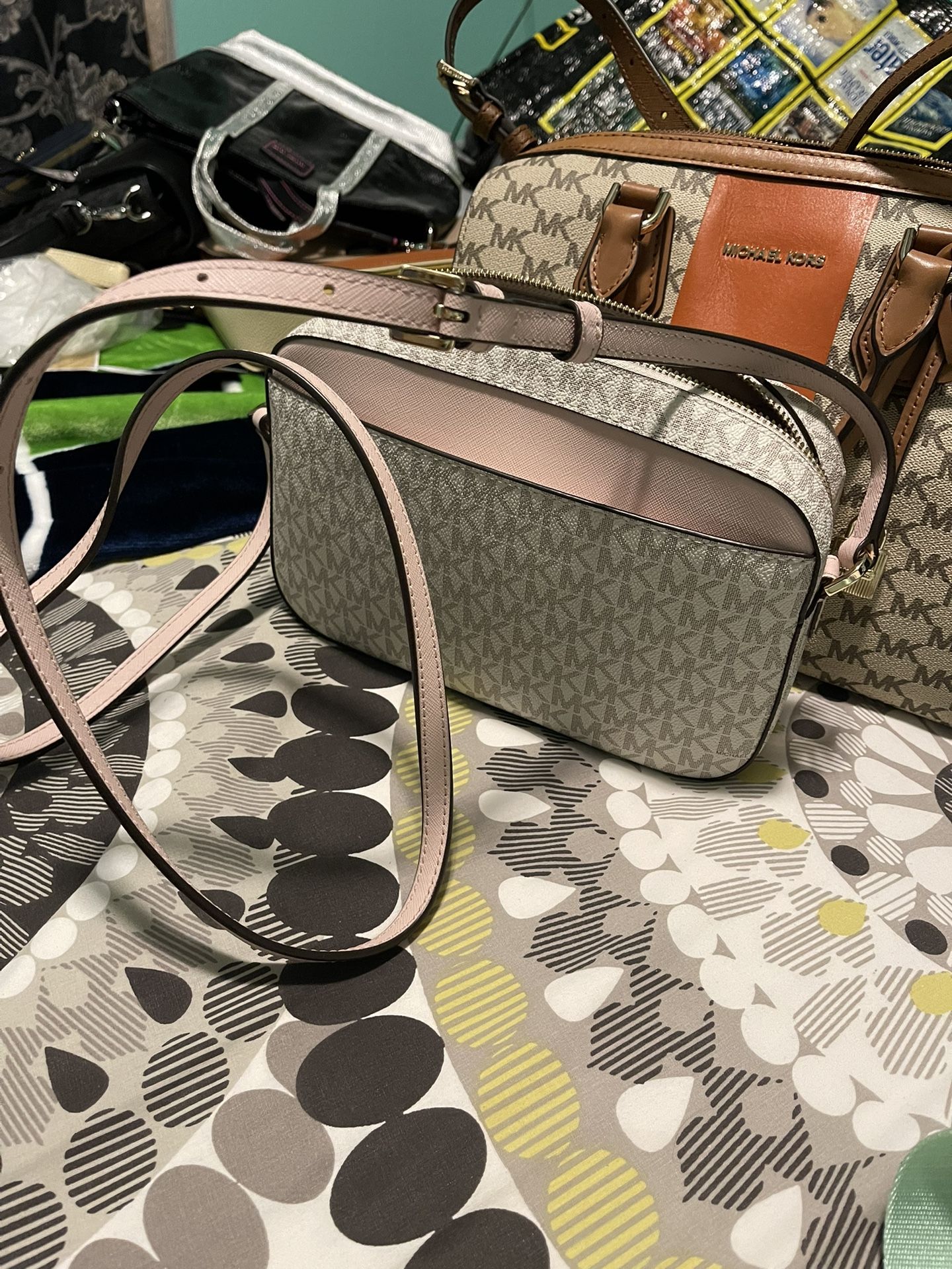 New Michael Kors, Purse Crossbody Medium Size