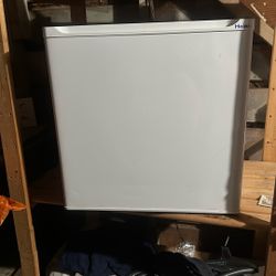 Mini Fridge Haier 1.7 Cu. ft