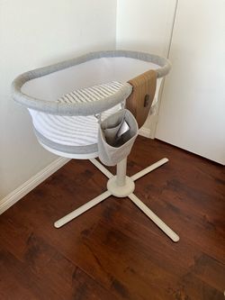 Halo BassiNest Luxe Swivel Series Bassinet