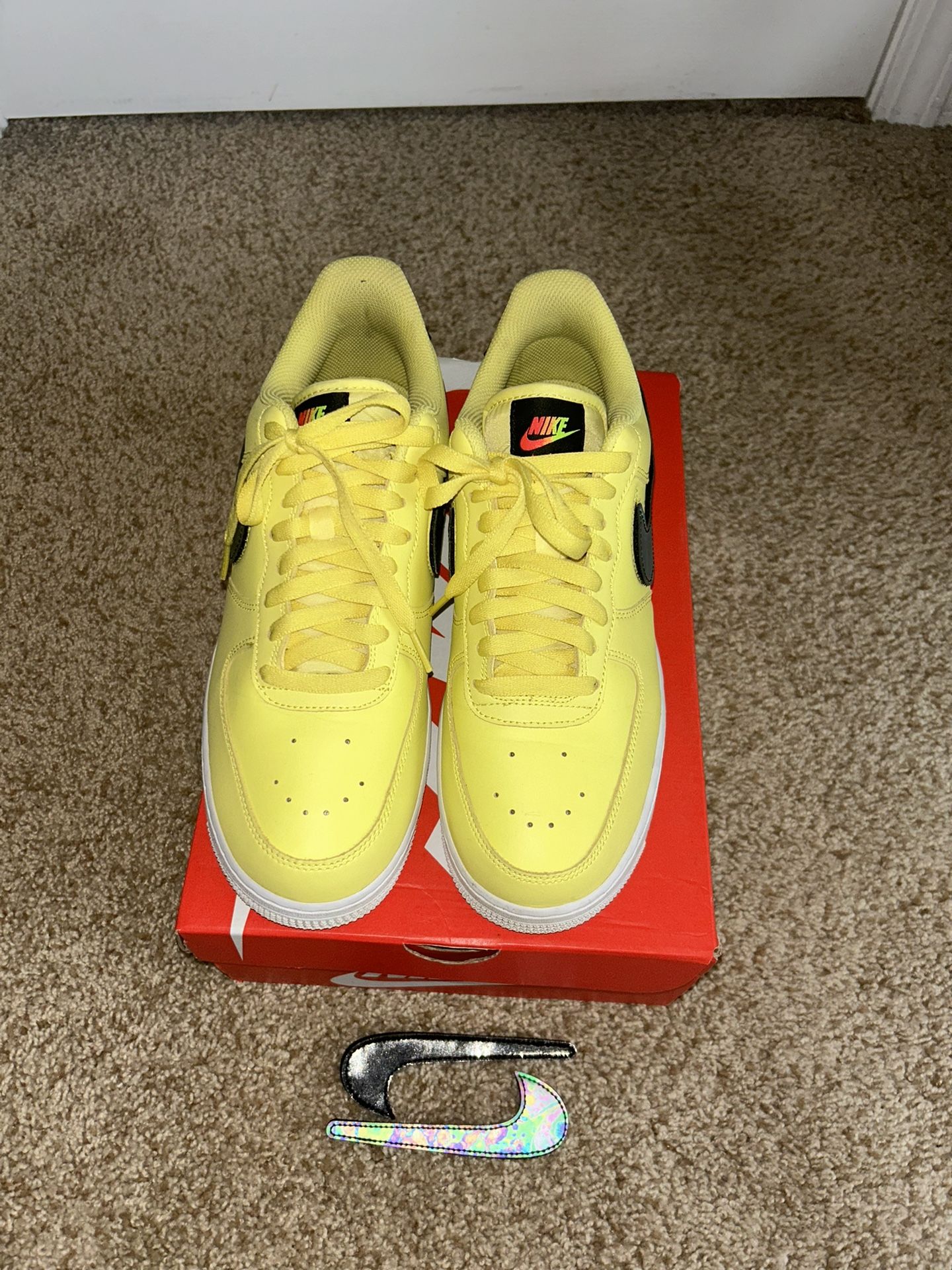 Nike Air Force 1 07 LV8 Yellow Pulse