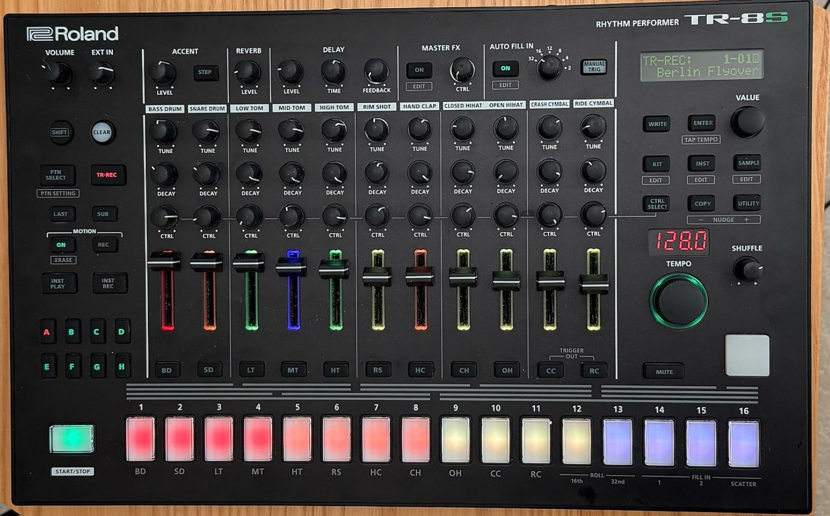 Roland TR8s  Drum Machine 808-909 Mint Condition