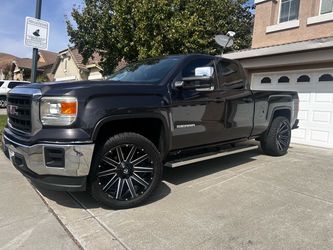 GMC Sierra 2014.  $17,500