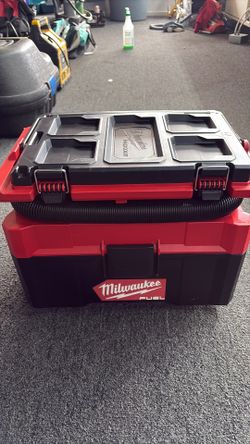 Milwaukee vacuum cleaner