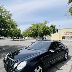 2005 Mercedes Benz E500 Sedan 4door