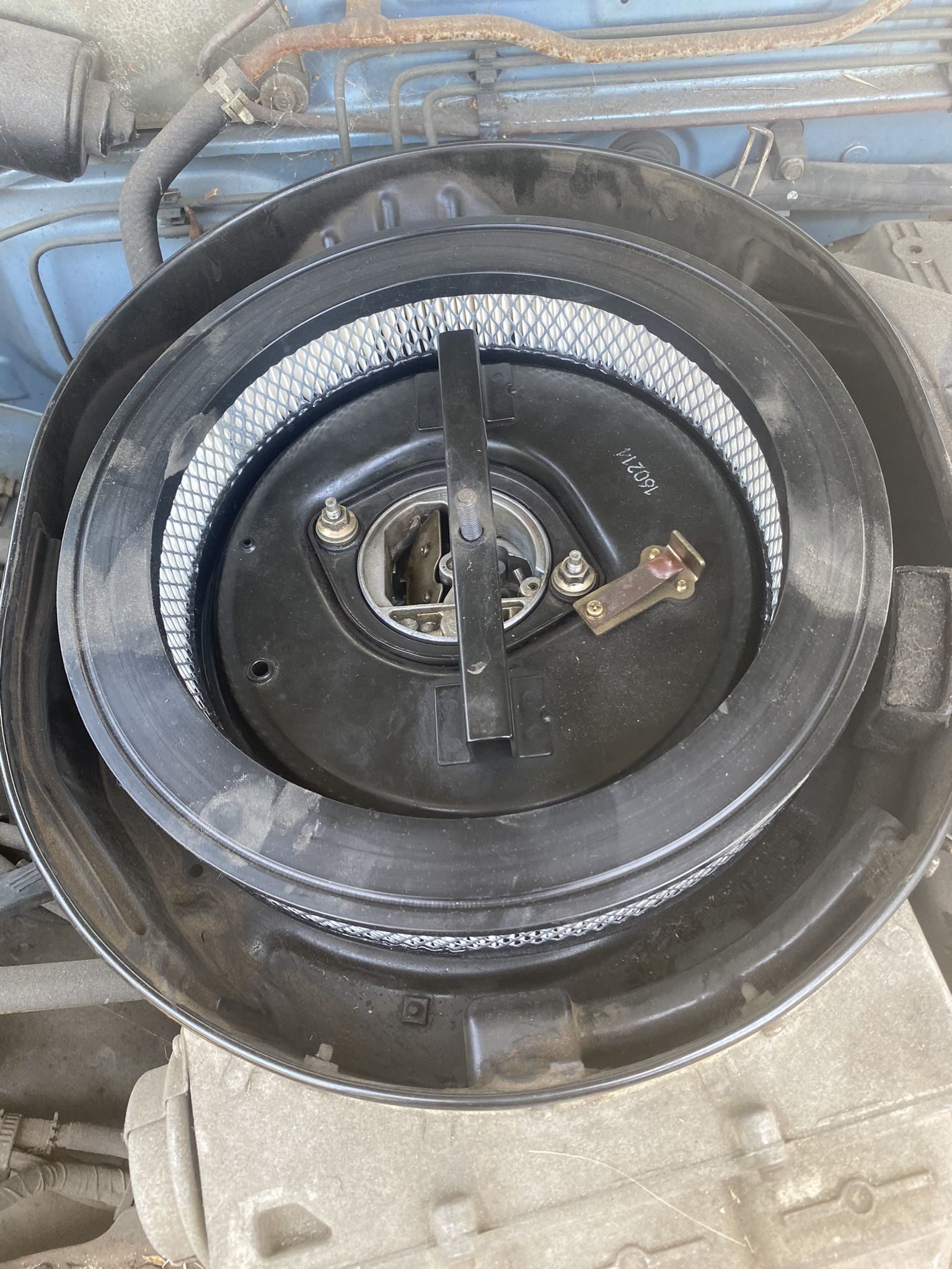 1986-1987 Mazda B2000 B2200 OEM air filter cleaner housing