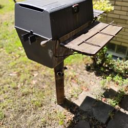 Out Door Gas Grill Needs New Burner And Cleaned 