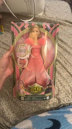 Universal Pictures Singing-Glinda Barbie doll