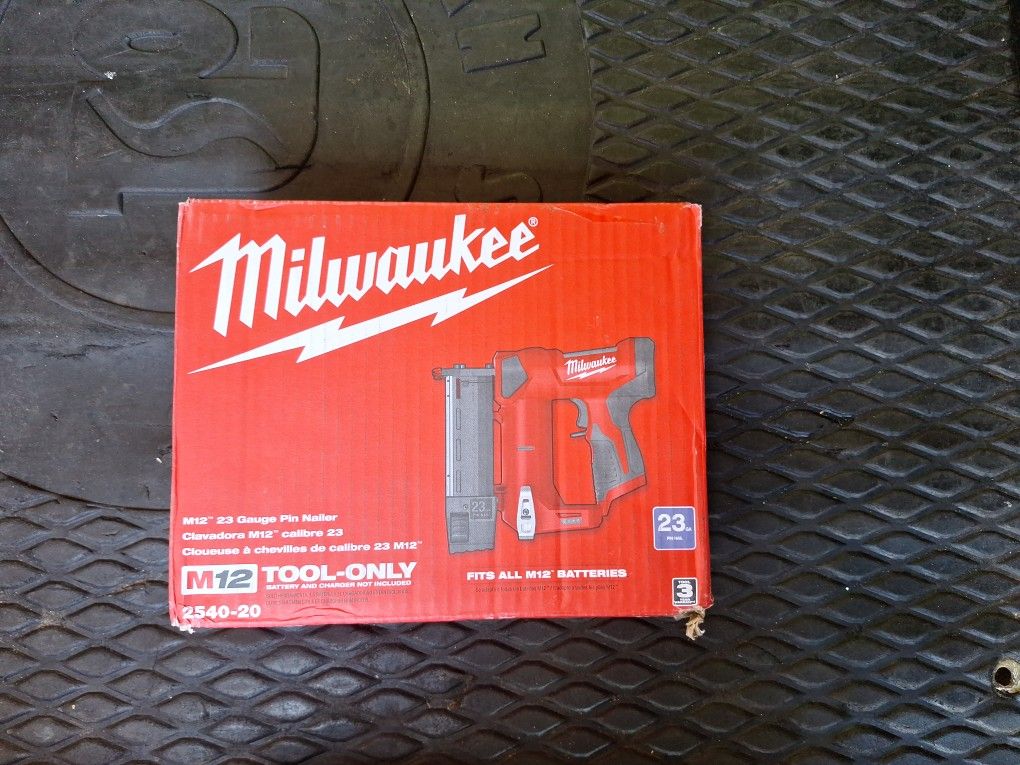 M12 Milwaukee Pin Nailer ( Tool-Only)