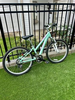 SCHWINN LOTUS YOUTH MOUNTAIN BIKE 24” Wheels 