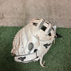 Used Mizuno 34'' MVP Select Series Fastpitch Catcher's Mitt - RHT (Read Description)