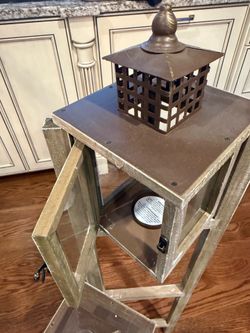 Wood candle/lantern stand