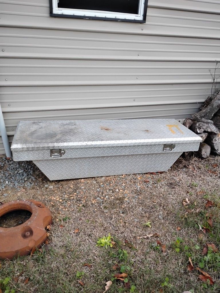 Truck Bed Tool Box 