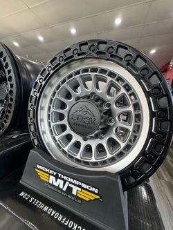 17” lock Off road mojave machine face black lip 8x170
