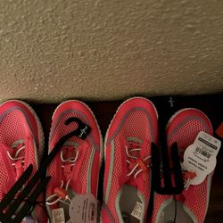Girls Size 2-3 Swimming Shoes