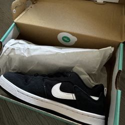 New Nike SB Alleyoop Shoes Boys Kids 3.5Y Black 