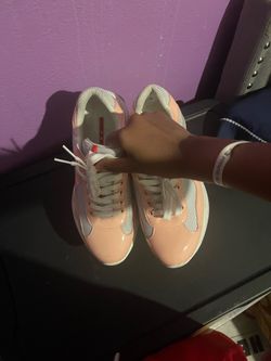 pradas size 9