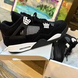Jordan 4 White Thunder Size 10.5 M