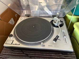 Technics 1200 MK2 Turntable Record Player
