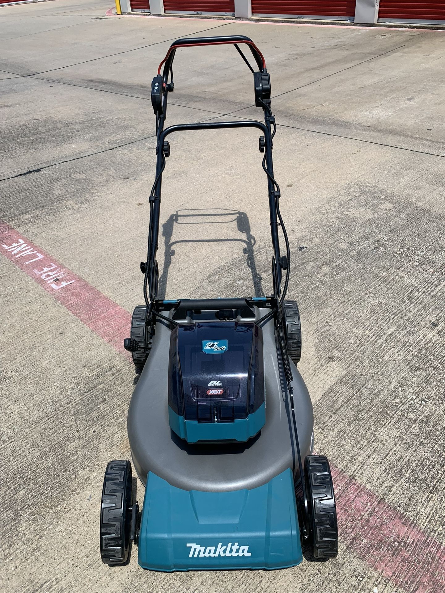 Makita 40V max XGT Brushless Cordless 21 Lawn Mower (Tool only)