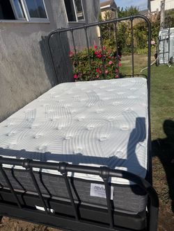 Queen bed cama queen