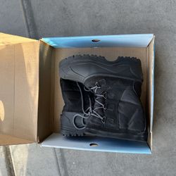 Size 9 Black Snow Boots 