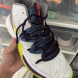 Nike Kyrie Chaos Size 9.5