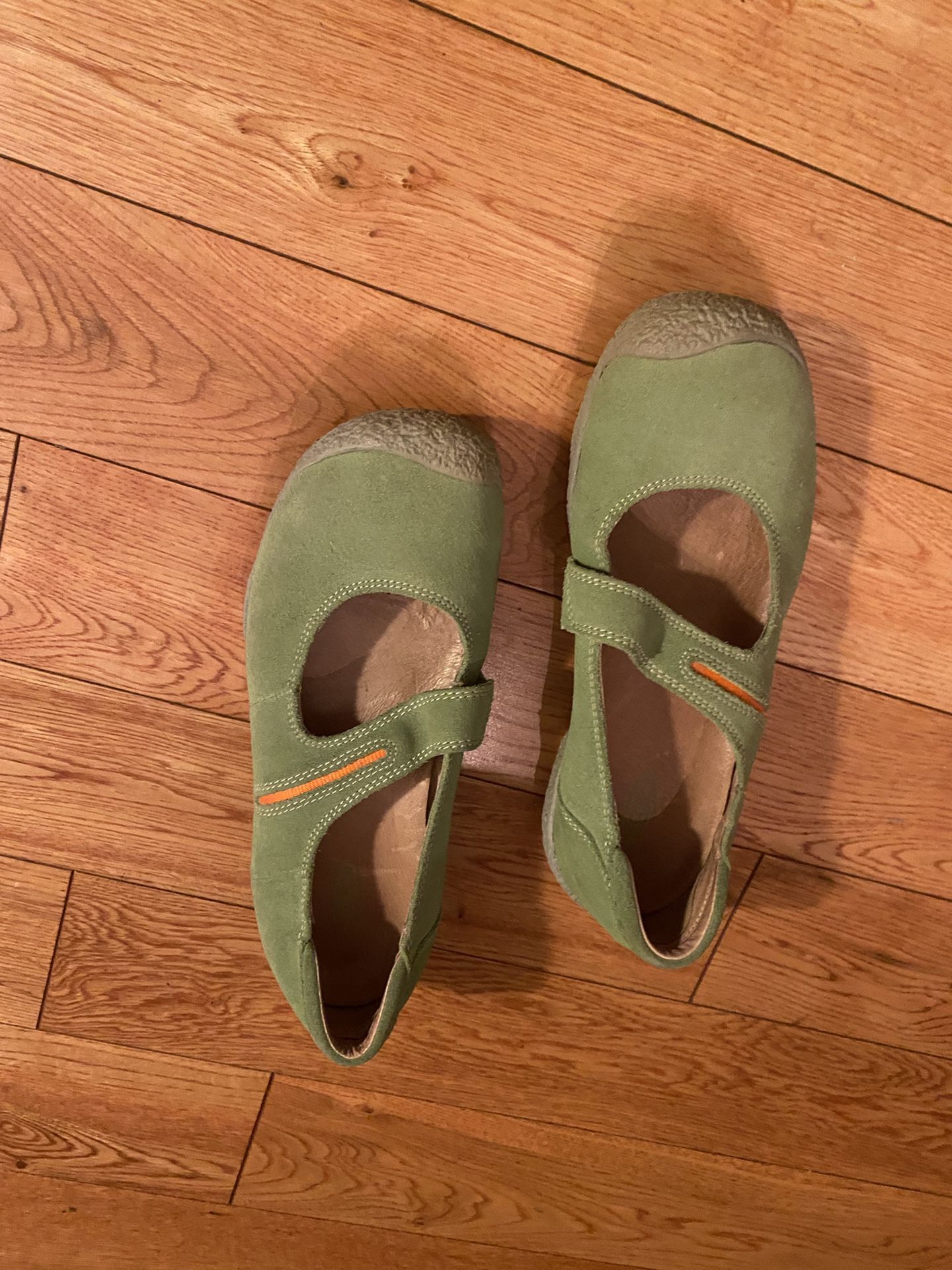 Keen Woman’s Size 7 Slip On Shoes