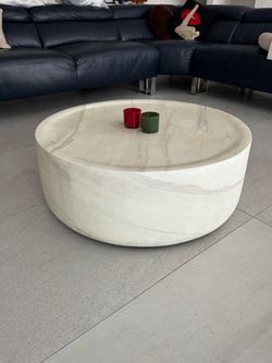 Round White  Coffee Table 31.5 Dia 12H
