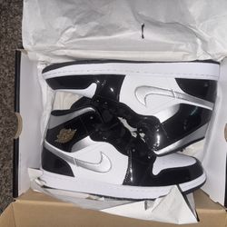 Jordan 1 Mids Size 11