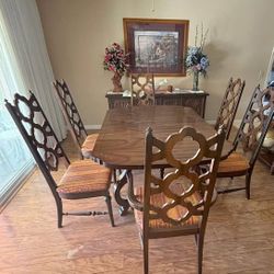 Antique Mahogany Dining Room table and 6 chairs 