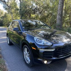 16 Porsche Cayenne SUV 