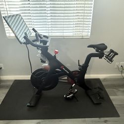 Peloton Bike - Like New