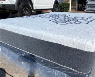 Cal King Bamboo  Cool Gel Memory Foam!!