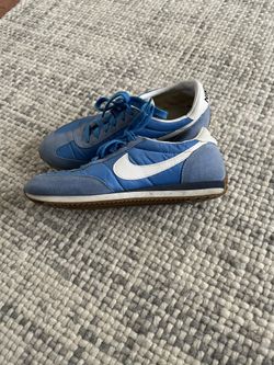 Women Nike Size 9