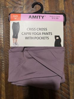 WOMENS CRISS CROSS CAPRI YOGA PANTS WITH POCKETS
