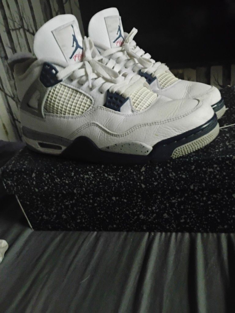 Jordan 4s